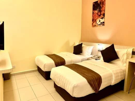 Kluang Riverview Hotel Экстерьер фото