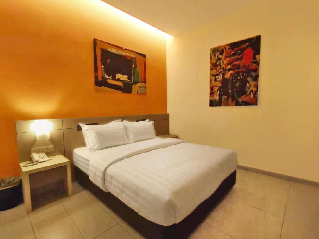 Kluang Riverview Hotel Экстерьер фото