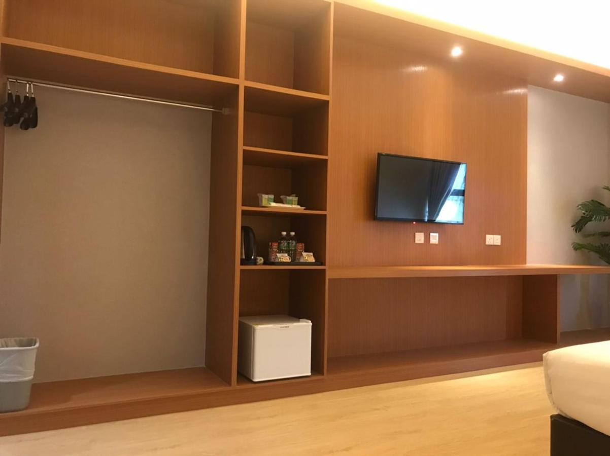 Kluang Riverview Hotel Экстерьер фото